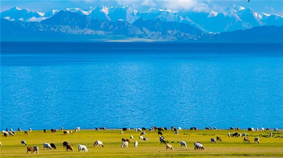 Hồ Sailimu (Sayram Lake).