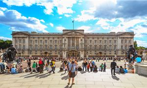 Cung điện Buckingham nơi ở chính thức của Hoàng gia Anh.