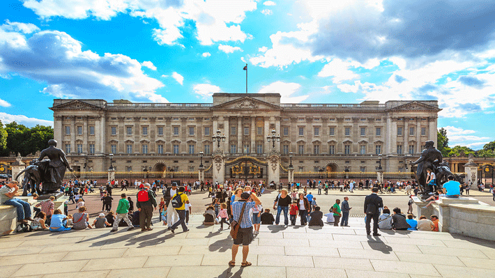 Cung điện Buckingham nơi ở chính thức của Hoàng gia Anh.