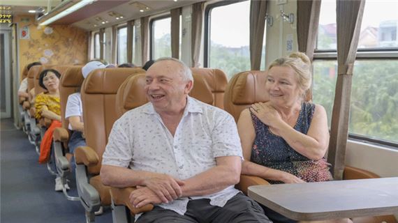 Trải nghiệm chuyến tàu di sản miền Trung.