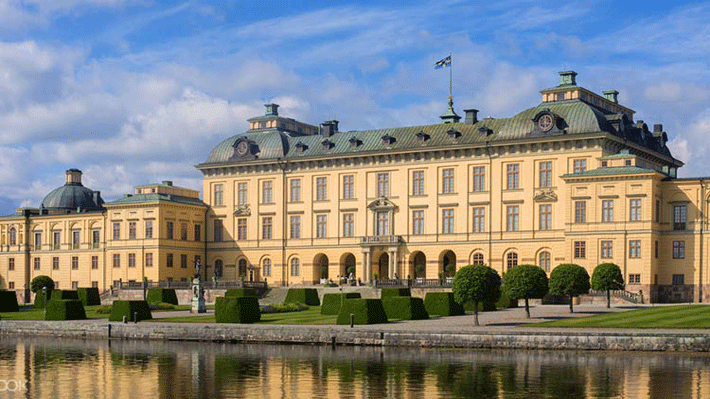 Cung điện Drottningholm, nơi ở của Hoàng gia Thụy Điển.