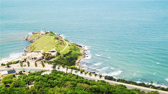 Mũi Nghinh Phong - Nơi đón gió và sóng biển.