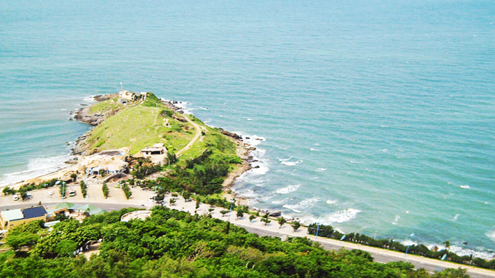 Mũi Nghinh Phong - Nơi đón gió và sóng biển.