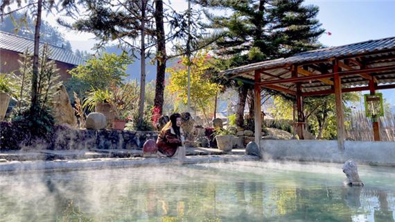 Tắm Khoáng Nóng Bản Lướt