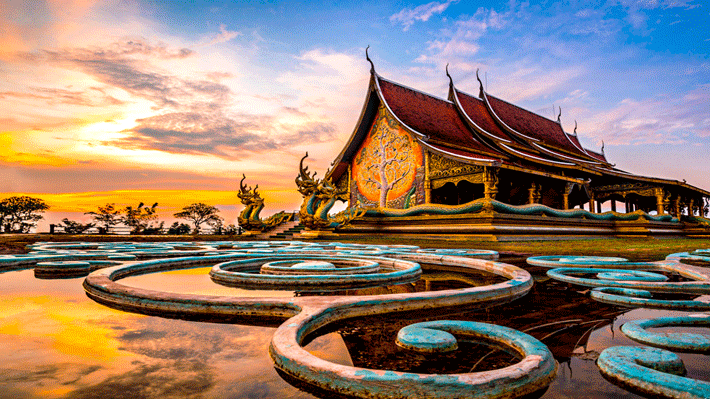 Chùa Wat Sirindhorn Wararam Phu Phrao.