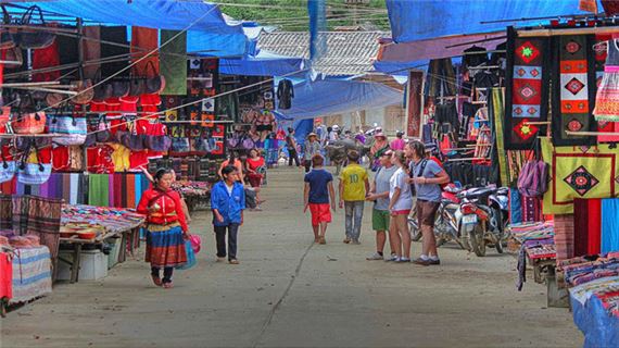hộn nhịp và đầy màu sắc tại chợ phiên Bắc Hà.