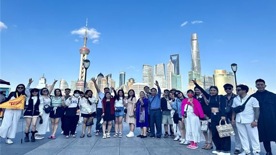 Đoàn tham quan Thượng Hải.