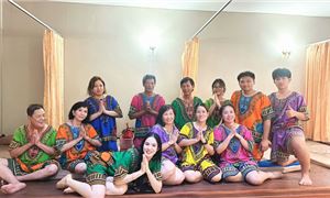 Đoàn tham quan thực tế.