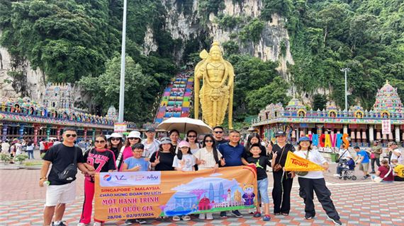 Đoàn tham quan tour Singapore - Malaysia.