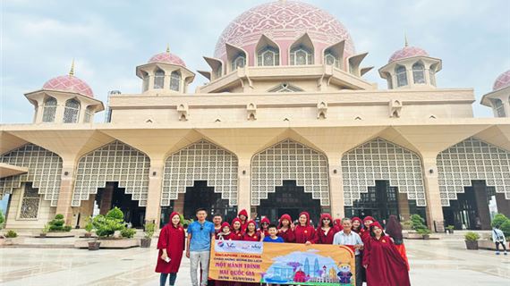 Đoàn tham quan tour Singapore - Malaysia.
