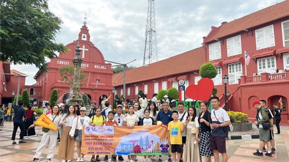 Đoàn tham quan tour Singapore - Malaysia.