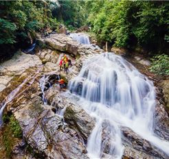 Tour Quảng Bình Trong Ngày (Đón Tại Đồng Hới): Chinh Phục Thác Dương Cầm