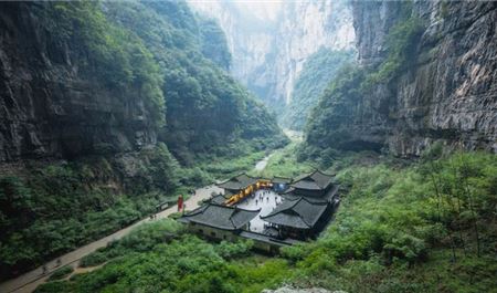 Tour Trung Quốc 4N4Đ: HCM - Trùng Khánh - Vũ Long - Thiên Sinh Tam Kiều - Hồng Nhai Động