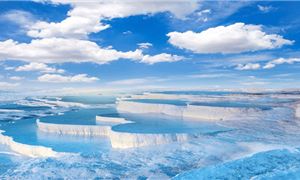 Lâu đài bông Pamukkale - Kỳ quan thiên nhiên với suối nóng và nhũ đá vôi trắng.