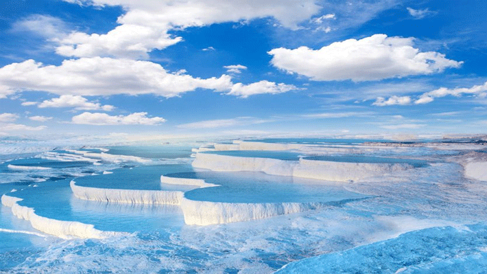 Lâu đài bông Pamukkale - Kỳ quan thiên nhiên với suối nóng và nhũ đá vôi trắng.