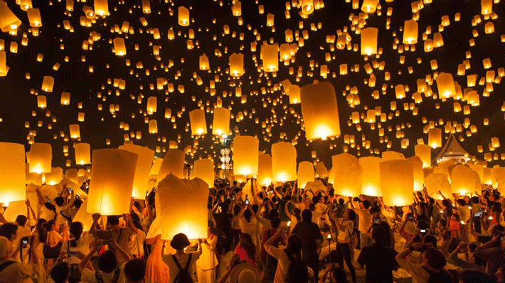 Nghi lễ thả đèn trời tại Lào.