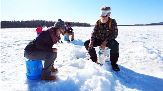 Câu cá trên băng.
