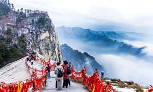 Phong cảnh trên núi Hoa Sơn.