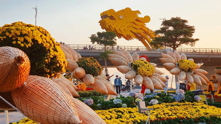 Du Xuân Đà Nẵng.