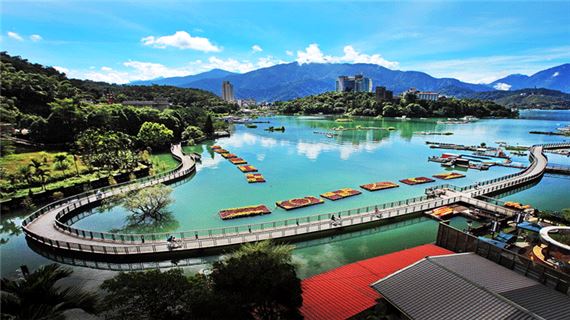 Hồ Nhật Nguyệt