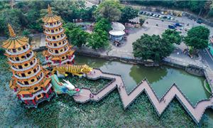 Cảnh quan ở Đầm Liên Trì.