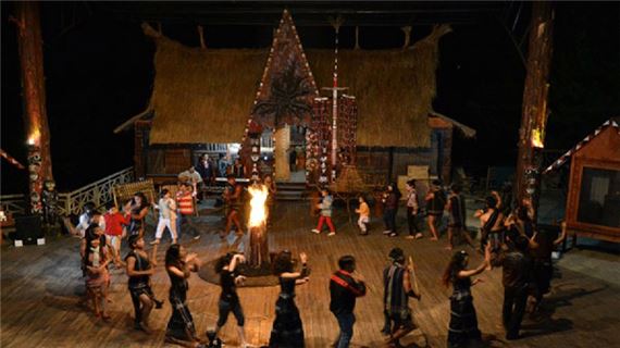 Giao lưu văn hóa cồng chiên.