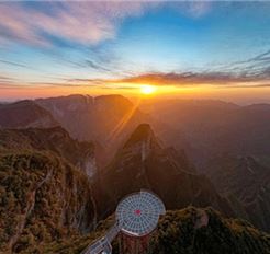 Tour Trung Quốc 6N5Đ: Hà Nội - Trường Sa - Trương Gia Giới - Thất Tinh Sơn - Phượng Hoàng Cổ Trấn