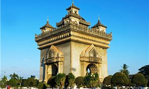 ivivu-khai-hoan-mon-patuxai-laos.jpg