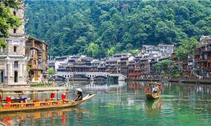 Phượng Hoàng Cổ Trấn