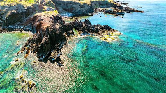 Gành hang Phú Quý.
