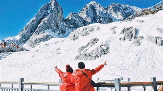 Núi Tuyết Ngọc Long.