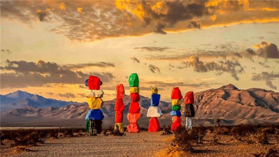 Công viên đá bảy màu