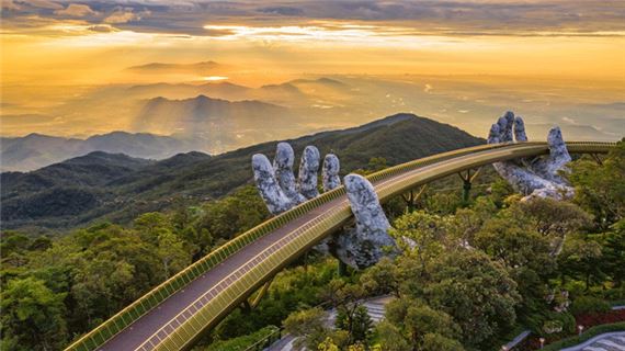 Cầu Vàng trên Bà Nà Hills.