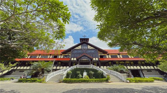 Tòa Giám Mục Kon Tum.