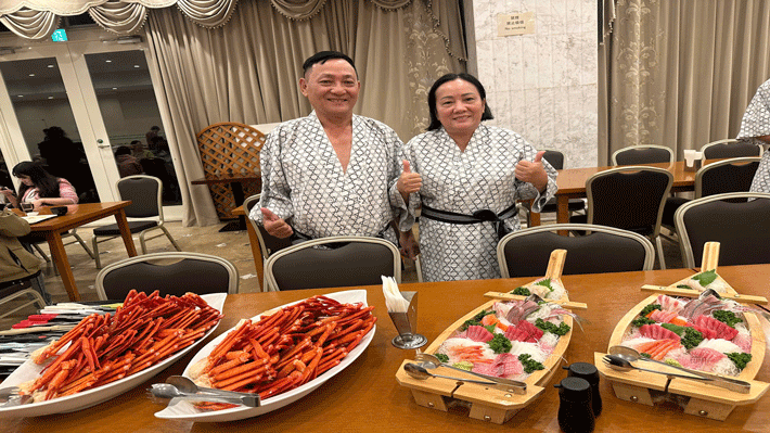 Cua Tuyết và thuyền Sashimi.