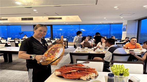 Cua Tuyết và thuyền Sashimi.