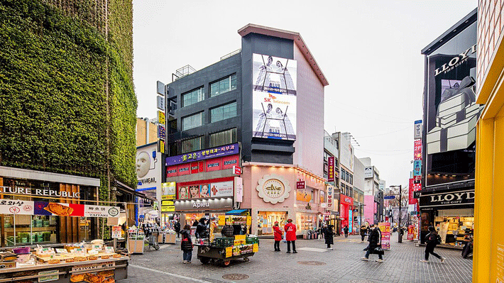 Khu phố Myeondong.