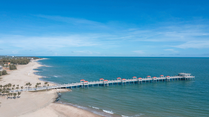 Cầu ngắm biển Hamptons Pier Hồ Tràm.