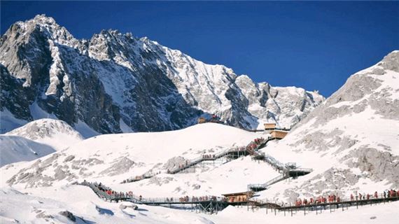 Núi Tuyết Ngọc Long.