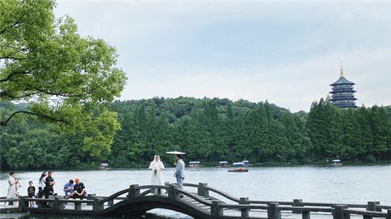 Cảnh quan thơ mộng ở Tây Hồ.