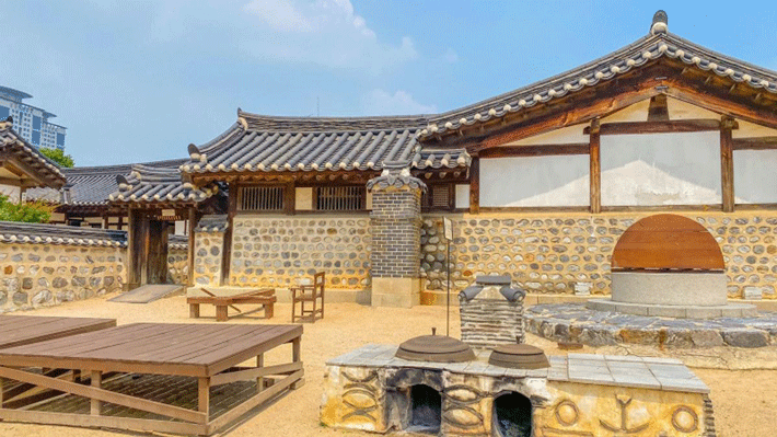 Nét yên bình tại làng cổ Namsan Hanok.