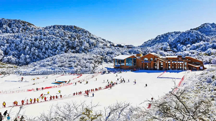 Trượt tuyết khu thắng cảnh Kim Phật Sơn.
