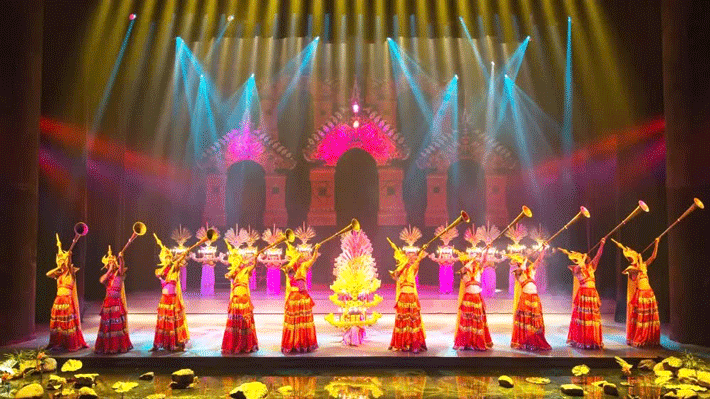 Show diễn Lệ Thủy Kim Sa