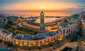 thi-tran-hoang-hon-sunset-town-phu-quoc-ivv.gif