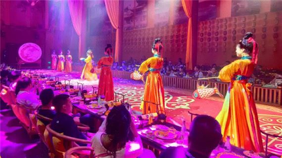 Yến Tiệc Cung Đình