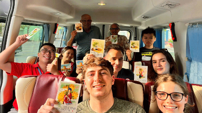 Đoàn khách tham quan Vũng Tàu.