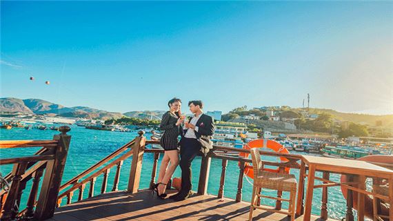 Du Thuyền Emperor Cruises 5 sao Nha Trang.