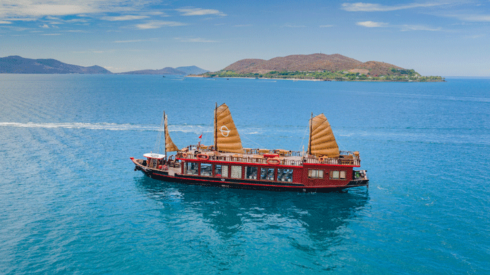Du Thuyền Emperor Cruises Nha Trang.
