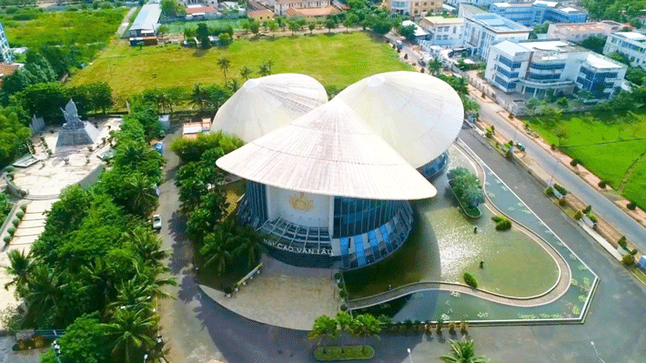 Nhà hát Cao Văn Lầu.