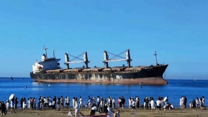 Du thuyền The Bruceys mắc cạn